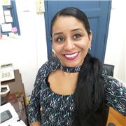 Contador ofrece clases prácticas de contabilidad para todas las edades